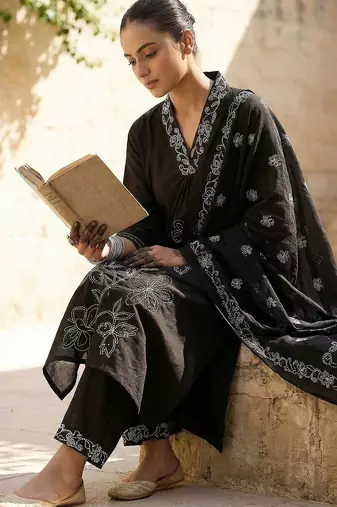Women Floral Embroidered Regular Thread Work Pure Cotton Kurta with Trousers & With Dupatta