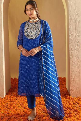 Women Ethnic Motifs Printed Regular Kurta with Trousers & With Dupatta
