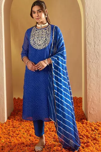 Women Ethnic Motifs Printed Regular Kurta with Trousers & With Dupatta