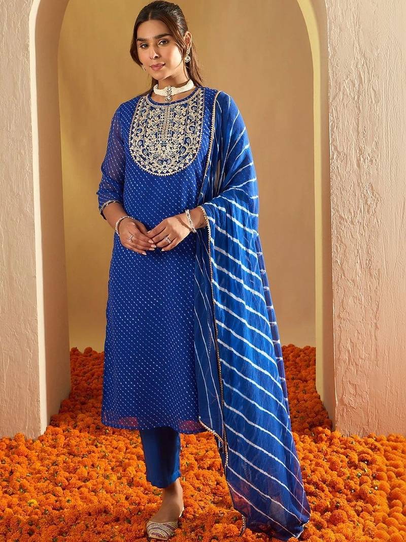 Women Ethnic Motifs Printed Regular Kurta with Trousers & With Dupatta