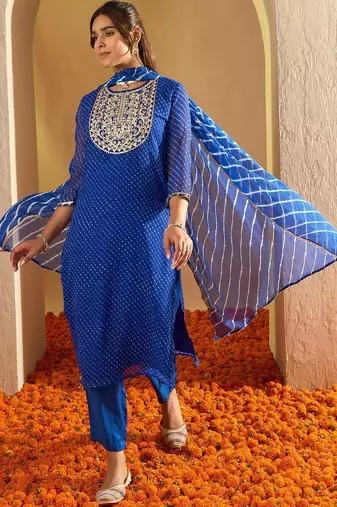 Women Ethnic Motifs Printed Regular Kurta with Trousers & With Dupatta