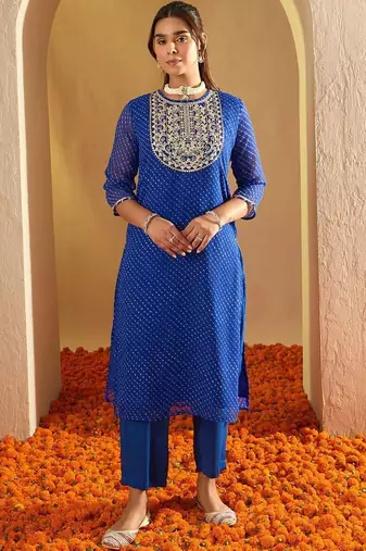 Women Ethnic Motifs Printed Regular Kurta with Trousers & With Dupatta