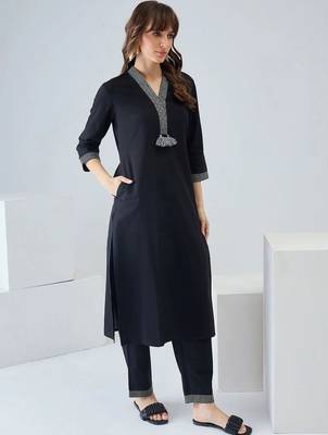 Women Regular Thread Work Kurta with Trousers 1