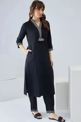 Women Regular Thread Work Kurta with Trousers