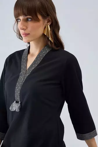 Women Regular Thread Work Kurta with Trousers