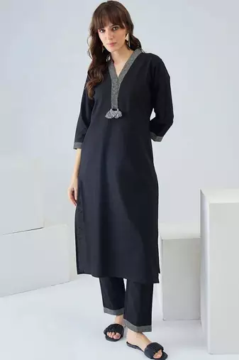 Women Regular Thread Work Kurta with Trousers