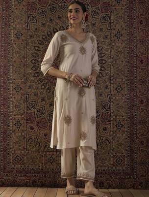 Women Ethnic Motifs Embroidered Regular Thread Work Liva Kurta with Trousers 1