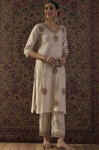 Women Ethnic Motifs Embroidered Regular Thread Work Liva Kurta with Trousers