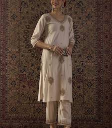 Women Ethnic Motifs Embroidered Regular Thread Work Liva Kurta with Trousers