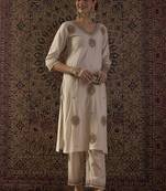 Women Ethnic Motifs Embroidered Regular Thread Work Liva Kurta with Trousers