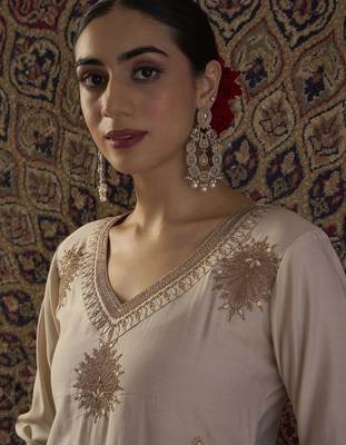 Women Ethnic Motifs Embroidered Regular Thread Work Liva Kurta with Trousers 2
