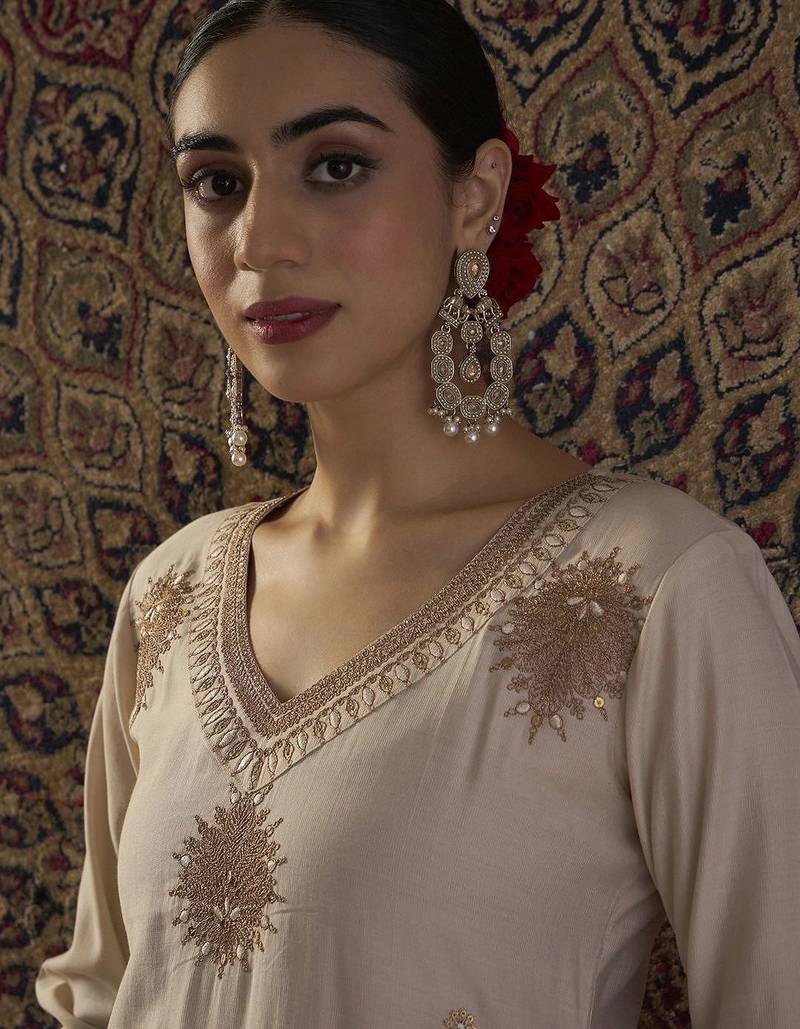 Women Ethnic Motifs Embroidered Regular Thread Work Liva Kurta with Trousers