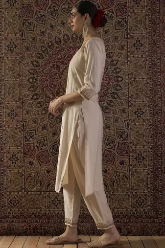 Women Ethnic Motifs Embroidered Regular Thread Work Liva Kurta with Trousers