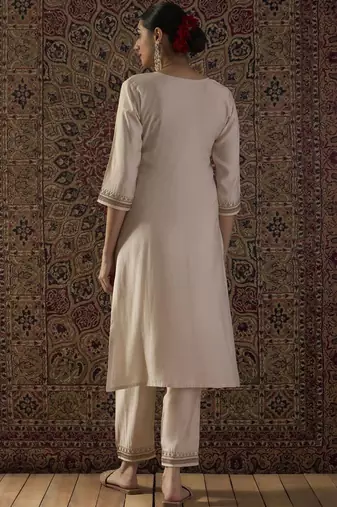 Women Ethnic Motifs Embroidered Regular Thread Work Liva Kurta with Trousers