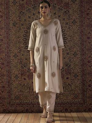 Women Ethnic Motifs Embroidered Regular Thread Work Liva Kurta with Trousers 6
