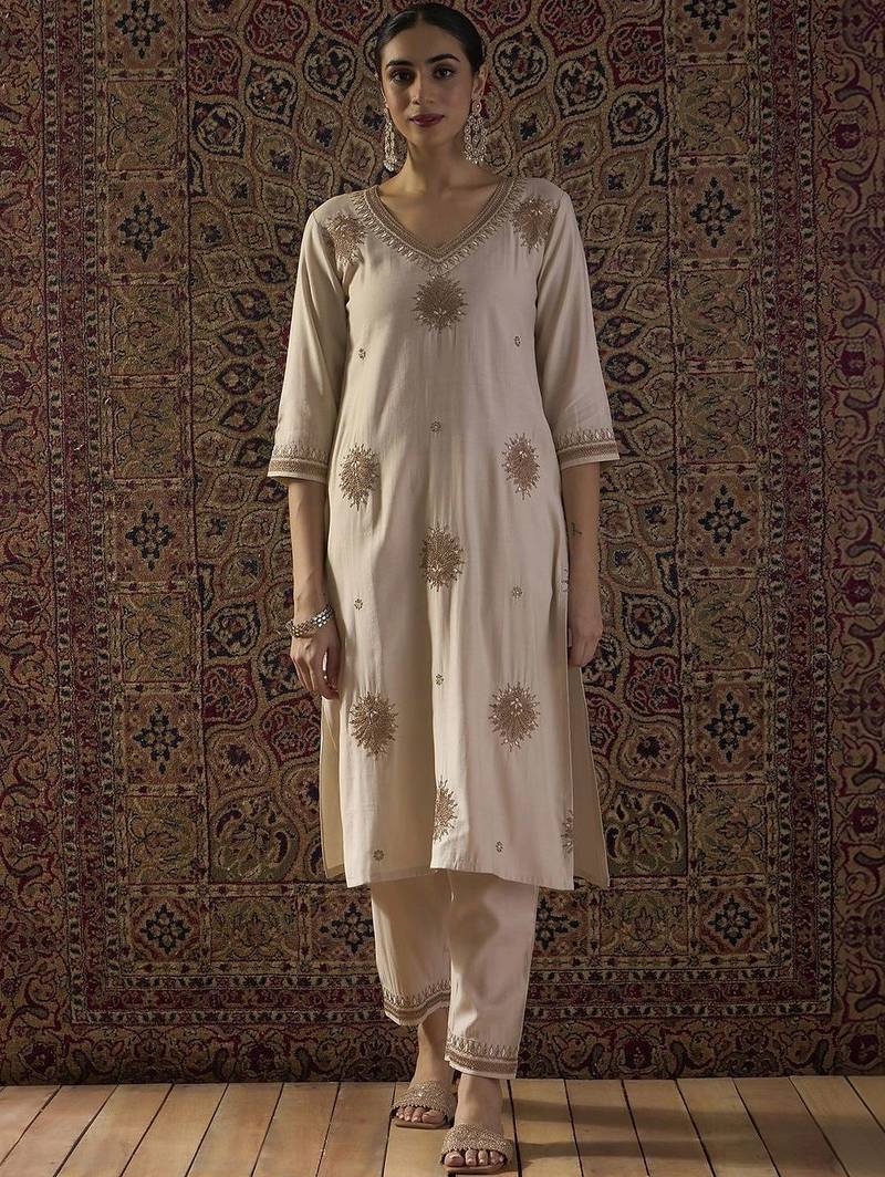 Women Ethnic Motifs Embroidered Regular Thread Work Liva Kurta with Trousers