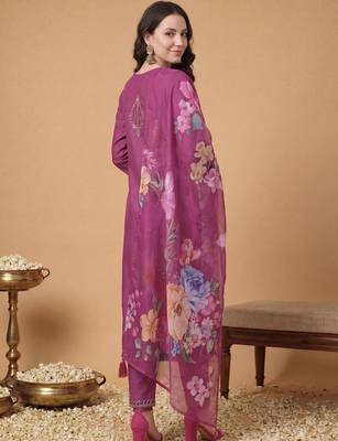 Women Floral Embroidered Regular Thread Work Kurta with Trousers & With Dupatta 3