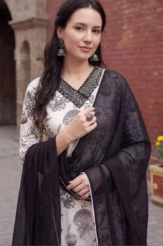 Women Floral Printed Regular Pure Cotton Kurta with Trousers & With Dupatta