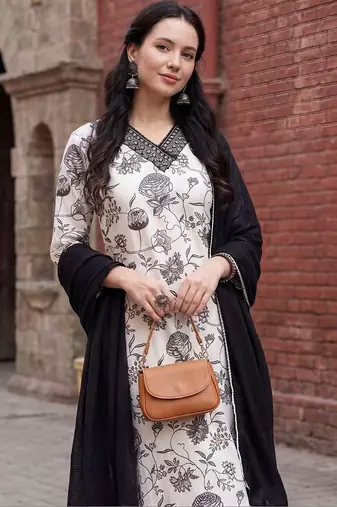 Women Floral Printed Regular Pure Cotton Kurta with Trousers & With Dupatta