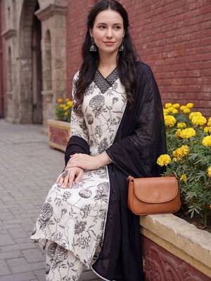 Women Floral Printed Regular Pure Cotton Kurta with Trousers & With Dupatta 5
