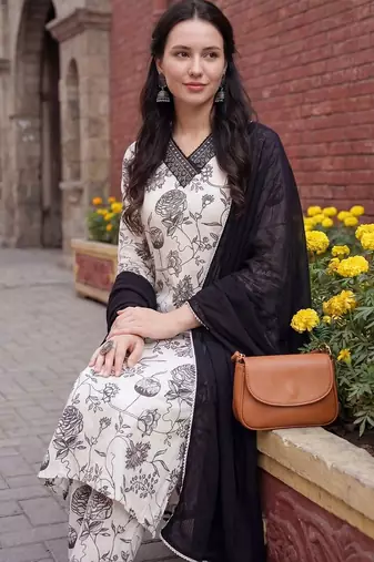 Women Floral Printed Regular Pure Cotton Kurta with Trousers & With Dupatta