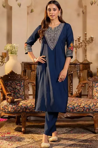 Women Ethnic Motifs Embroidered Regular Thread Work Kurta with Trousers