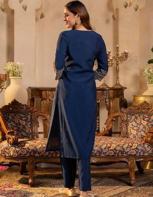 Women Ethnic Motifs Embroidered Regular Thread Work Kurta with Trousers 2