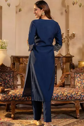 Women Ethnic Motifs Embroidered Regular Thread Work Kurta with Trousers