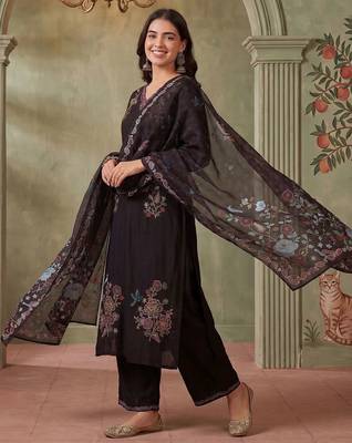 Women Floral Embroidered Regular Thread Work Kurta with Palazzos & With Dupatta 3