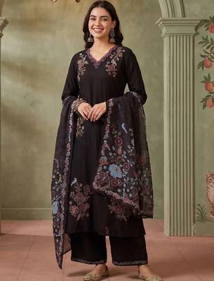 Women Floral Embroidered Regular Thread Work Kurta with Palazzos & With Dupatta 6