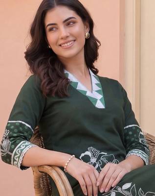 Women Floral Printed Regular Pure Cotton Kurta with Trousers 2