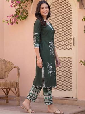 Women Floral Printed Regular Pure Cotton Kurta with Trousers 4
