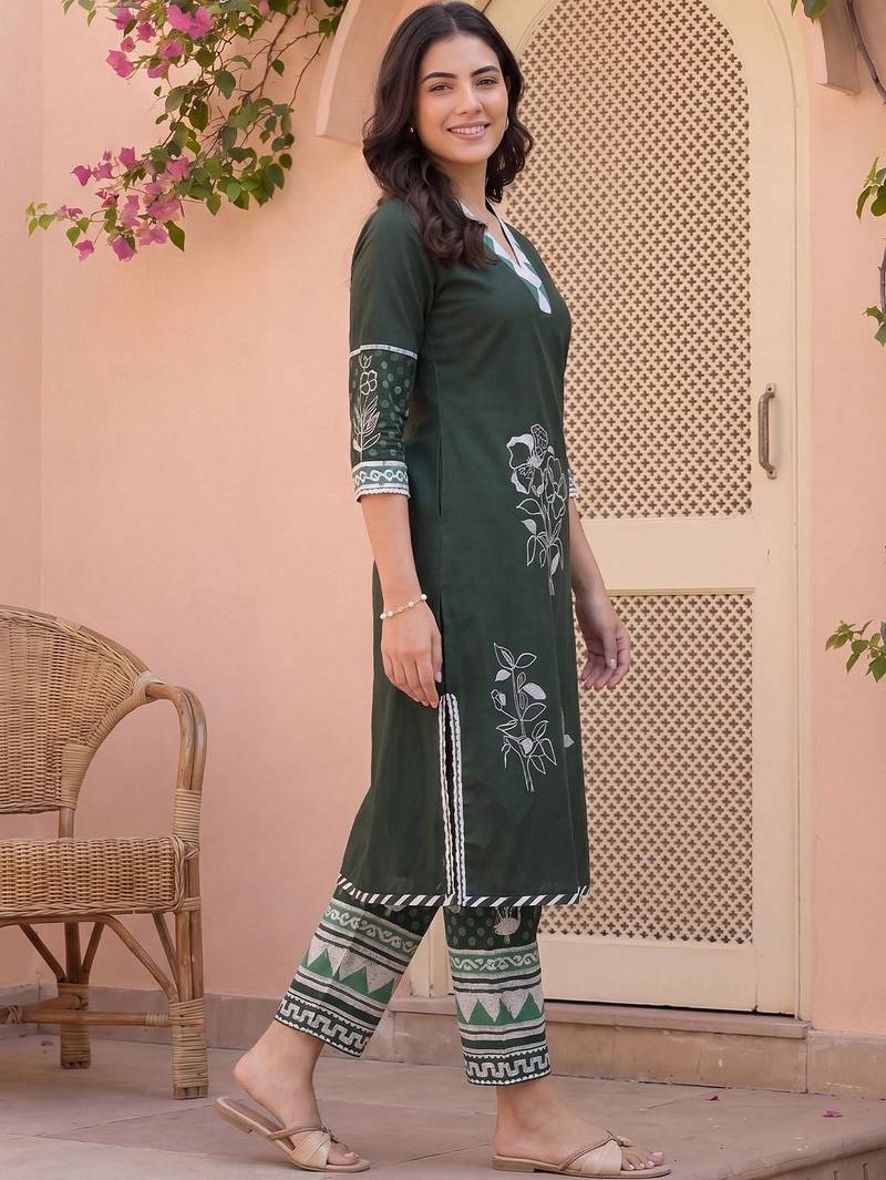 Women Floral Printed Regular Pure Cotton Kurta with Trousers