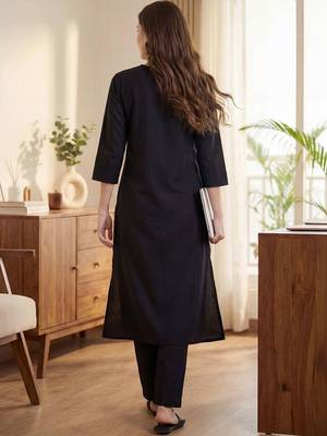 Women Regular Liva Kurta with Trousers 4