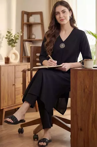 Women Regular Liva Kurta with Trousers