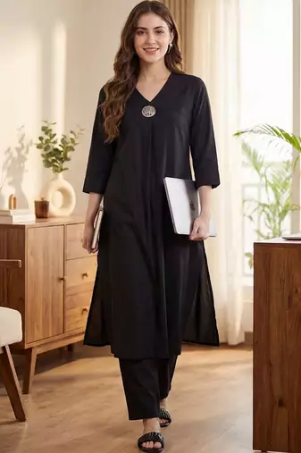 Women Regular Liva Kurta with Trousers