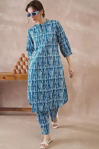 Women Dyed Regular Pure Cotton Kurta with Trousers