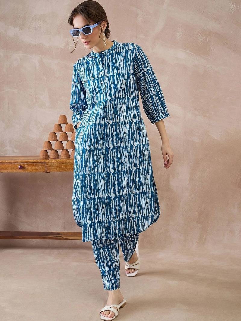 Women Dyed Regular Pure Cotton Kurta with Trousers