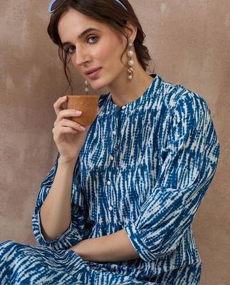 Women Dyed Regular Pure Cotton Kurta with Trousers 2
