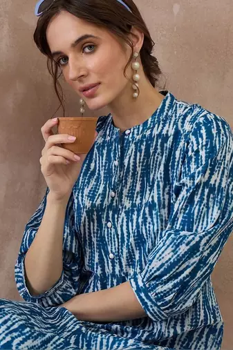 Women Dyed Regular Pure Cotton Kurta with Trousers