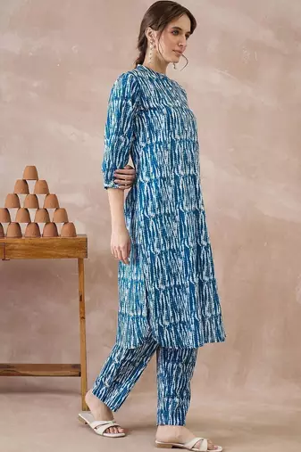 Women Dyed Regular Pure Cotton Kurta with Trousers