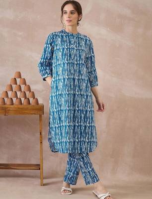 Women Dyed Regular Pure Cotton Kurta with Trousers 6