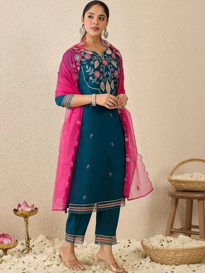 Women Ethnic Motifs Embroidered Regular Thread Work Kurta with Trousers & With Dupatta