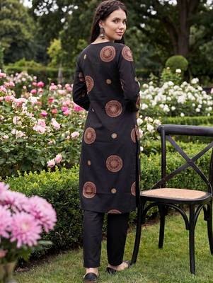 Women Ethnic Motifs Printed Regular Pure Cotton Kurta with Trousers 4