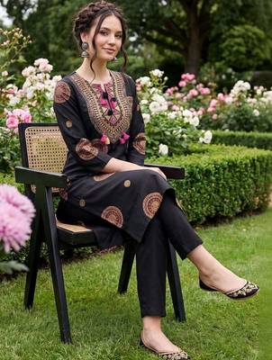 Women Ethnic Motifs Printed Regular Pure Cotton Kurta with Trousers 5
