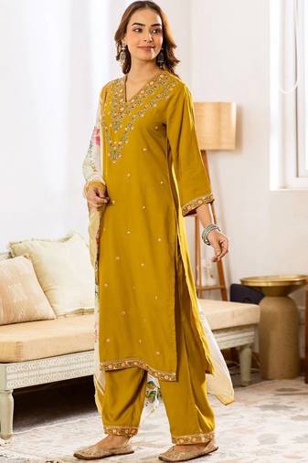 Women Floral Embroidered Regular Thread Work Kurta with Trousers & With Dupatta