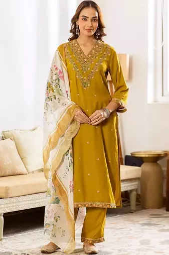 Women Floral Embroidered Regular Thread Work Kurta with Trousers & With Dupatta