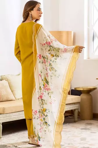 Women Floral Embroidered Regular Thread Work Kurta with Trousers & With Dupatta