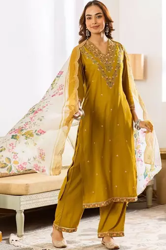 Women Floral Embroidered Regular Thread Work Kurta with Trousers & With Dupatta