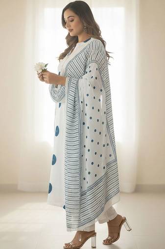 Women Printed Regular  Cotton Kurta with Trousers & With Dupatta